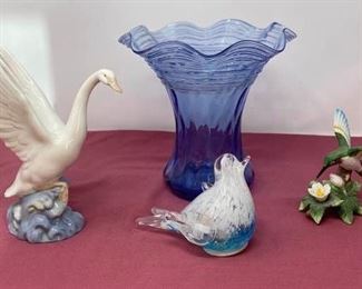Lladro Beautiful Swan Retired https://ctbids.com/#!/description/share/373169