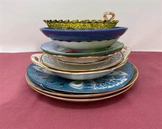 Collection of Decorative Plates https://ctbids.com/#!/description/share/373172