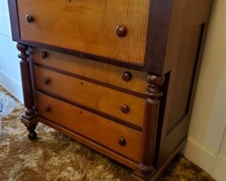 001 Atq Empire Chest
