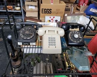 Assorted vintage telephones 