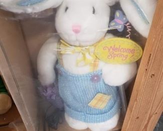 New Retired Avon Skippie fiberoptic bunny in box $40