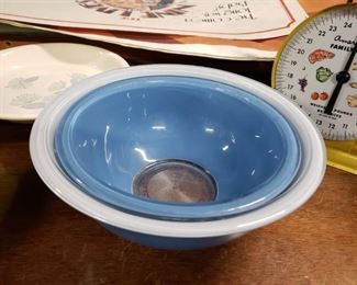 2 Pyrex Moody blues #425 & 423 nesting bowls $25