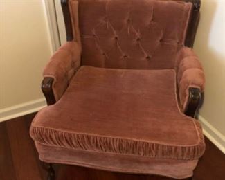 Antique Bedroom Lot #10 Pink Chair $25.00
Dimensions
31”L 28”W 32”H