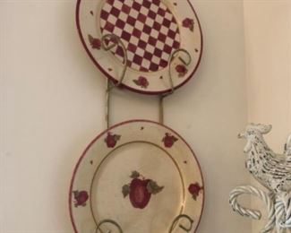Kitchen Lot #20 Set of 4 Decorative Plates w/ 2 plate holders $8.00