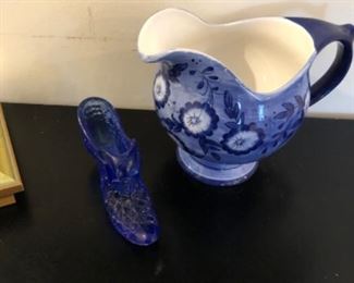 Kitchen Lot #32 Blue Fenton Shoe & Blue Vase $10.00