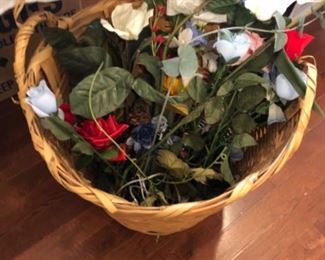 Master Lot #26 Basket of Floral $8.00