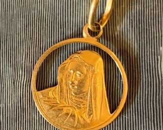 $85.00 Virgin Mary pendant 2.1 g 18 karat gold marked 750