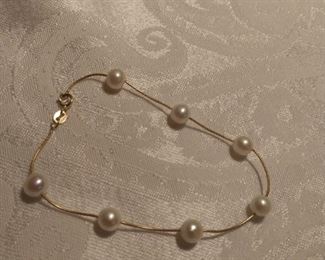 14k bracelet with pearls $85