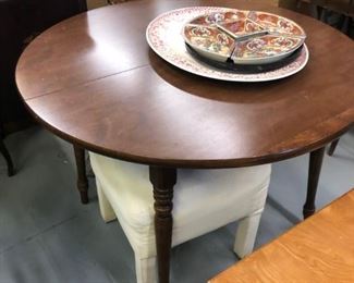 Round table that extends - $175