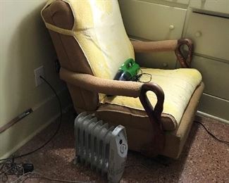 Vintage rocking chair with goose arms $50