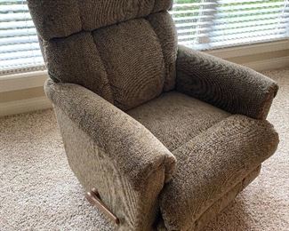 VERY CLEAN BROWN PLUSH RECLINER- MED SZ $80