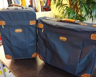 Jaguar Travelling Luggage Set of 2  $40.00  22” x 7” / 19” x 6.5”  #HWW34