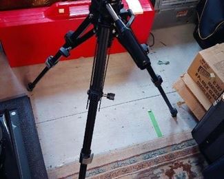 Slik Universal U-212 Tripod with Travel Case  $30.00  #HWW62