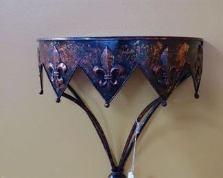 Metal Wall Sconce  $25.00  14.4” x 15” d  #HWW72