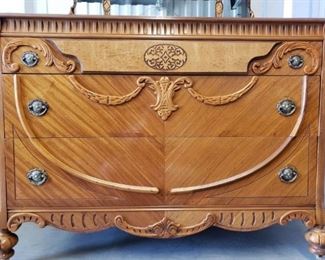 Art Deco Dresser with Mirror (Bedroom Suite with Lots 150, 151) https://ctbids.com/#!/description/share/371956