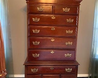 NOW 700!!  WAS $1,200- GORGEOUS king bedroom SET. Includes Furniture by American Drew and features a high boy measuring approximately 7' tall by 38" wide at the bottom and 33.2" wide on the top.  Dresser with large.  mirror includes ten drawers for ample storage measuring 66" long by 19" wide. Also includes a four poster very beautiful bed with a mattress (NO stains) by Spring Air which honestly feels like you are sleeping on a cloud!. Set INCLUDES, sheets, a white comforter, and several pillows and extra blankets. 