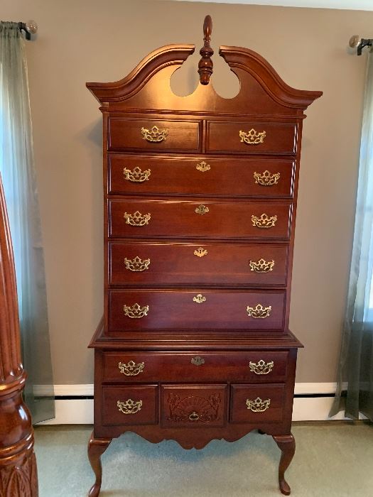 NOW 700!!  WAS $1,200- GORGEOUS king bedroom SET. Includes Furniture by American Drew and features a high boy measuring approximately 7' tall by 38" wide at the bottom and 33.2" wide on the top.  Dresser with large.  mirror includes ten drawers for ample storage measuring 66" long by 19" wide. Also includes a four poster very beautiful bed with a mattress (NO stains) by Spring Air which honestly feels like you are sleeping on a cloud!. Set INCLUDES, sheets, a white comforter, and several pillows and extra blankets. 
