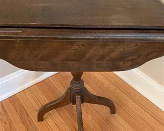 $20- Small accent table/drop leaf. 18"x9.5" without the drop leaves extended. 