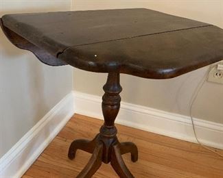 $20- Small accent table/drop leaf. 18"x9.5" without the drop leaves extended. 