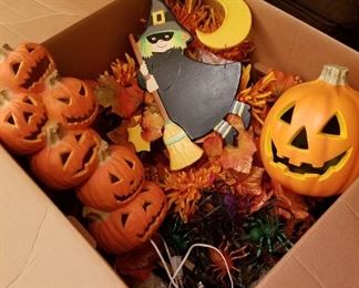 $15 Lot of Halloween decorations 