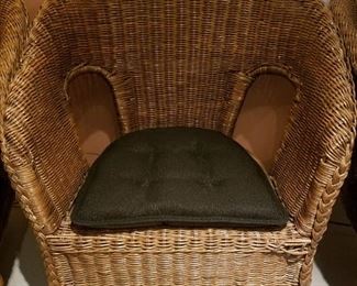 $30-Set of 4 wicker chairs with removable brown pads. 2 have slight damage. Measure 31"×24" seat height 17"