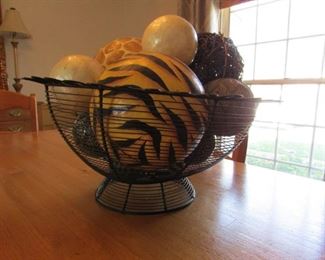basket/spheres detail