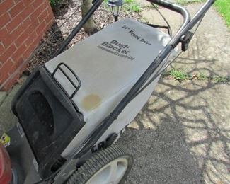 Push mower detail