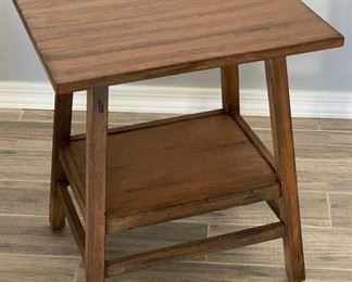 Single Rustic Farmhouse Side/End Table 24.5x18x22in HxWxD