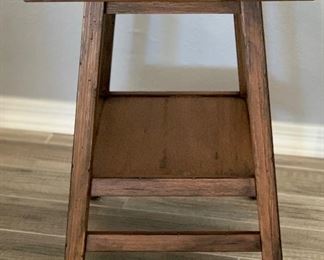 Single Rustic Farmhouse Side/End Table 24.5x18x22in HxWxD