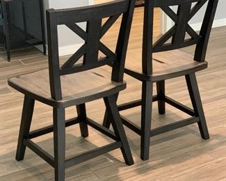 Rustic Farmhouse Trestle Table w/ Chairs & Benches Table: 30.5x40x78in HxWxD