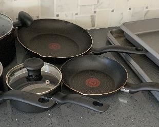 8pc Kitchen Lot Pots/Pans/Baking pans
