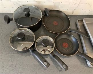 8pc Kitchen Lot Pots/Pans/Baking pans