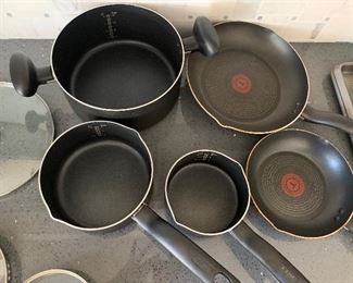 8pc Kitchen Lot Pots/Pans/Baking pans