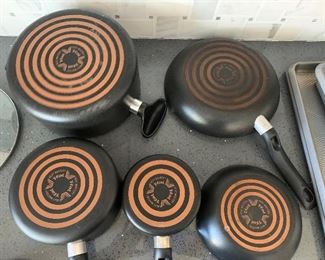 8pc Kitchen Lot Pots/Pans/Baking pans
