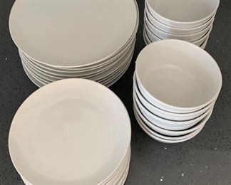 35pc Fargrik Ceramic Dish Set