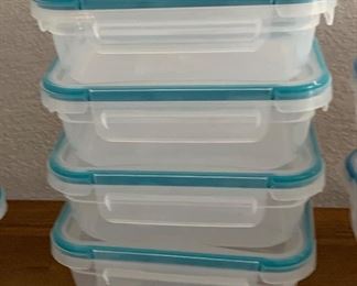 18pc Snapware plastic containers