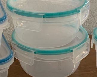 18pc Snapware plastic containers