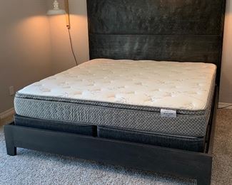 Complete King Bed set Rustic/Industrial Headboard/Frame 66x81x84 bedheight: 27in HxWxD