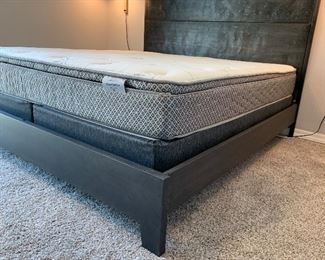 Complete King Bed set Rustic/Industrial Headboard/Frame 66x81x84 bedheight: 27in HxWxD