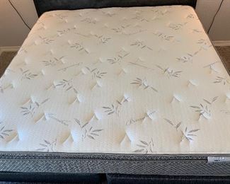 Complete King Bed set Rustic/Industrial Headboard/Frame 66x81x84 bedheight: 27in HxWxD