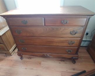 Solid mahogany Queen Anne style chest $125