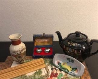 Satsuki Japan Porcelain Peacock Vase, Teapot and access