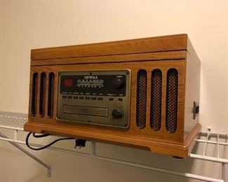 Detrola radio/turntable $45