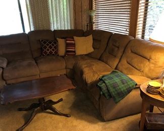 Sectional with recliner, very clean, no tears $95 120x90x38