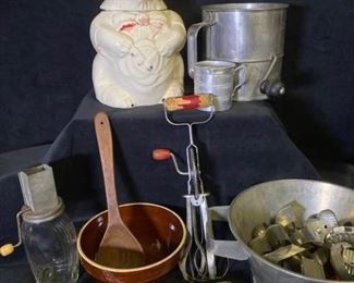 150m McCoy Cookie Jar  Vintage Kitchen Collectibles