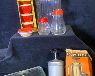 223m Vintage Kitchen Ware