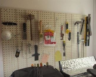 Few tools    not much