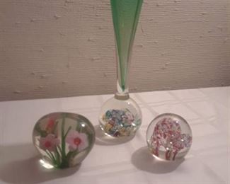 LENWILE GLASS PAPERWEIGHT VASE AND ASSORTED GLASS PAPERWEIGHTS