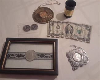 1976 TWO DOLLAR BILL AND 2000 P SACAGEWEA DOLLAR COIN AND STATE QUARTER ORNAMENT WITH QUEEN ELIZABETH 2 SIX PENCE AND GOLD FLAKES