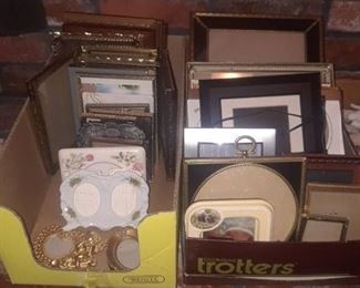 VARIOUS PICTURE FRAMES INCLUDING A DIGITAL PICTURE FRAME